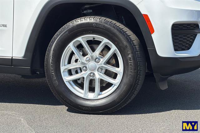 Used 2024 Jeep Grand Cherokee Laredo X RWD image 34