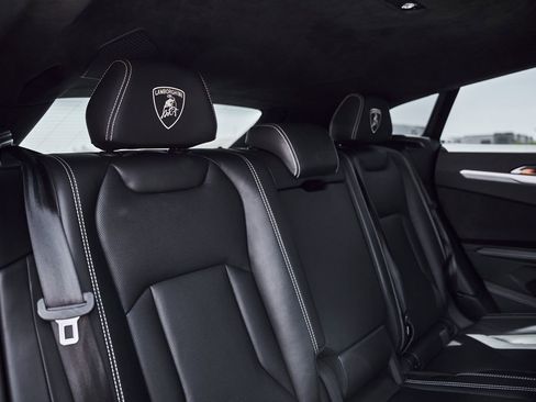 Used 2022 Lamborghini Urus AWD/4WD image 43