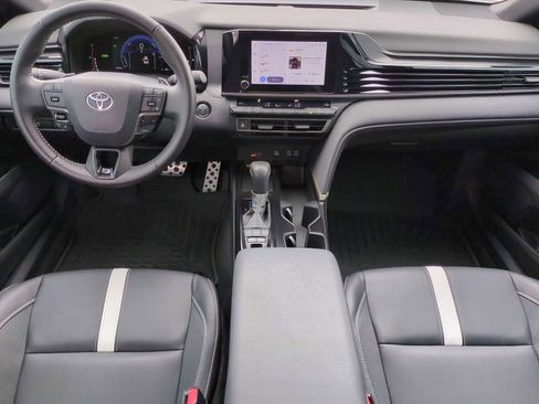 Used 2025 Toyota Camry SE FWD image 19
