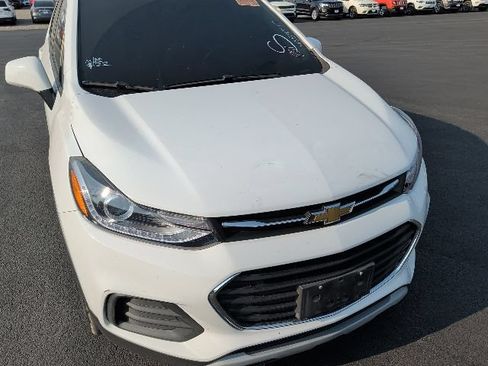 Used 2021 Chevrolet Trax LT w/ LT Convenience Package AWD/4WD image 16