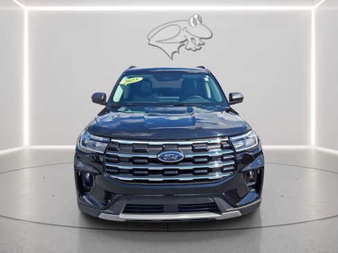 Used 2025 Ford Explorer Active w/ Active Comfort Package AWD/4WD image 7