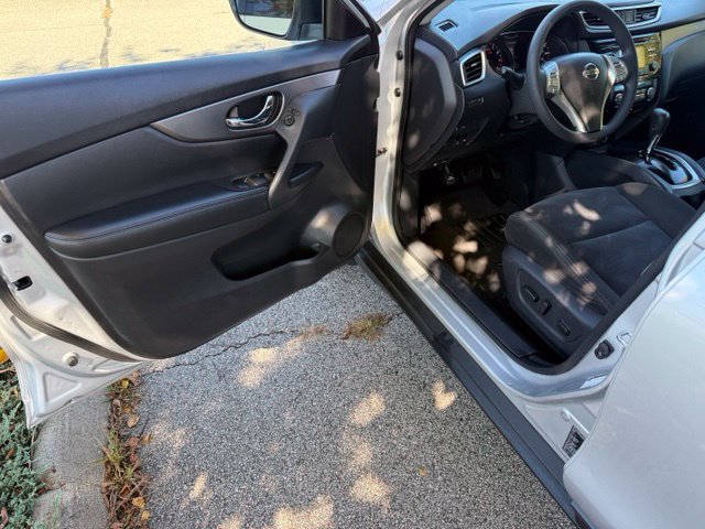 Used 2016 Nissan Rogue SV AWD/4WD image 10
