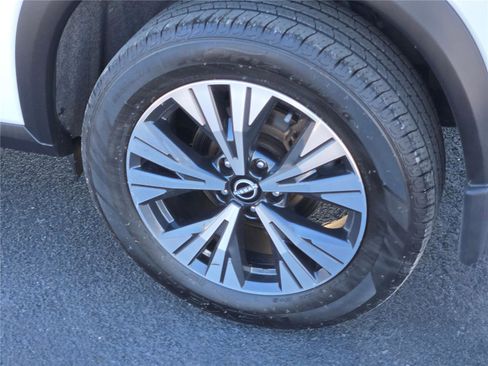 Used 2023 Nissan Rogue SV image 18