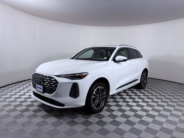 Certified 2025 Audi Q5 Premium w/ Convenience Package AWD/4WD image 3
