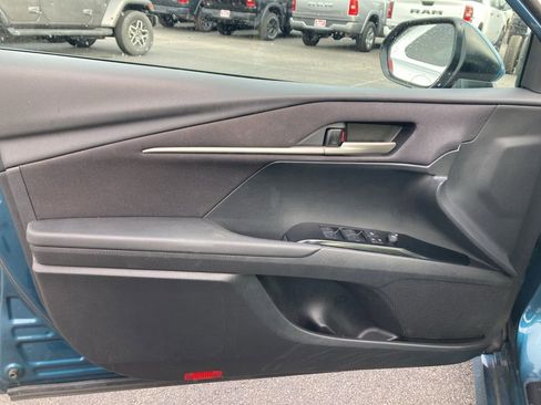 Used 2025 Toyota Camry SE image 12