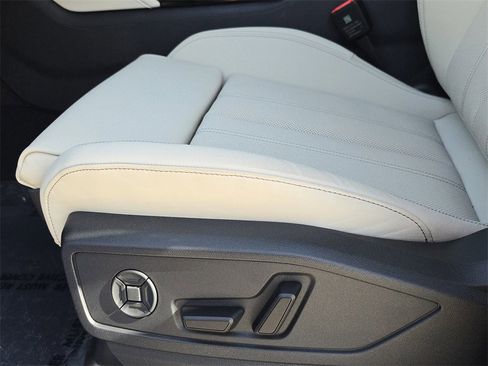 New 2025 Audi Q5 Prestige image 17