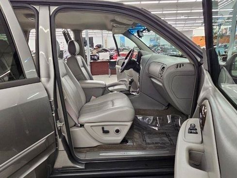 Used 2005 Buick Rainier CXL w/ Luxury Package AWD/4WD image 30