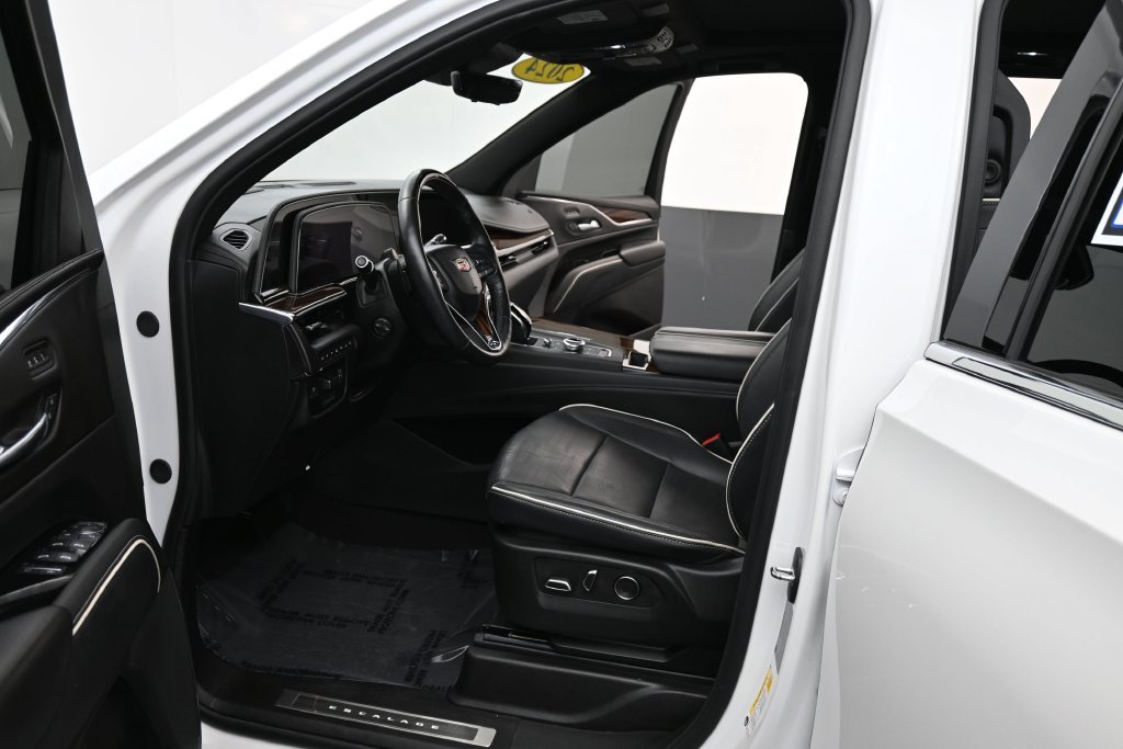 Used 2024 Cadillac Escalade Premium Luxury w/ Performance Package AWD/4WD image 13