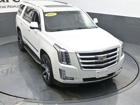 Used 2017 Cadillac Escalade Premium Luxury image 48