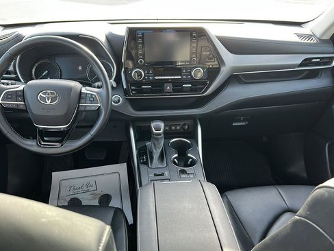 Used 2021 Toyota Highlander XLE image 20