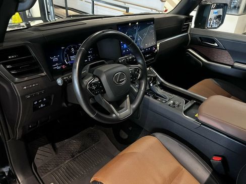 Used 2024 Lexus GX 550 AWD/4WD image 9