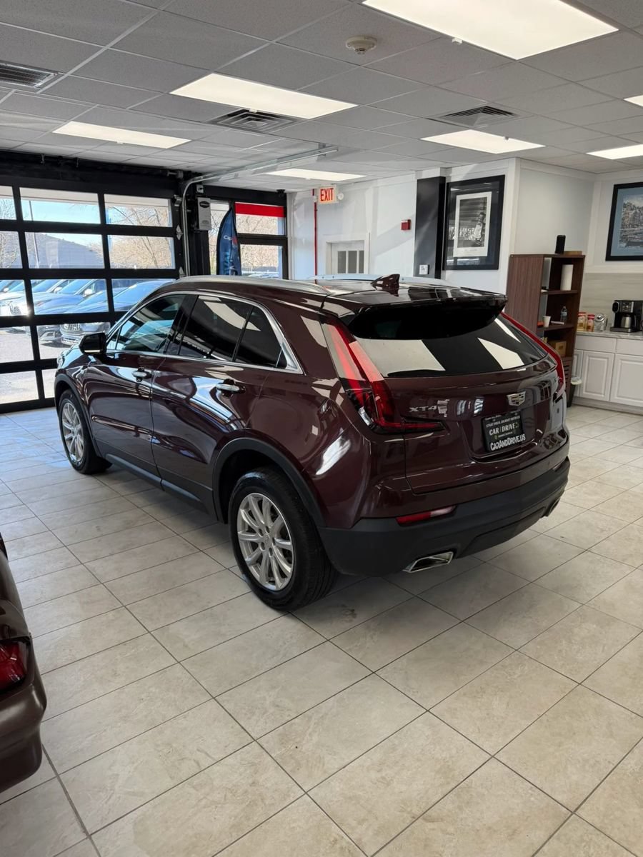 Used 2023 Cadillac XT4 Luxury w/ Cold Weather Package FWD image 6