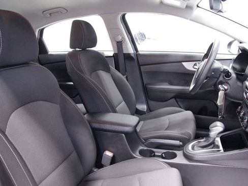 Used 2023 Kia Forte LXS w/ LXS Technology Package image 12