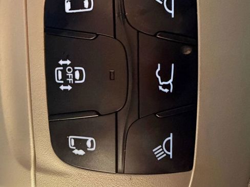 Used 2021 Chrysler Voyager Lxi image 49