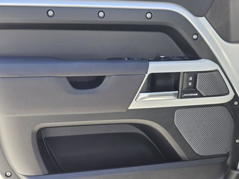 Used 2020 Land Rover Defender 110 First Edition image 23