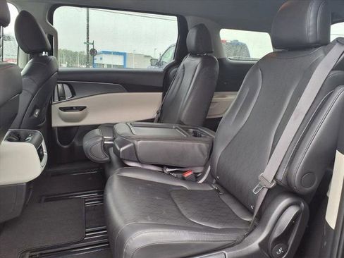 Certified 2024 Kia Carnival LX image 10