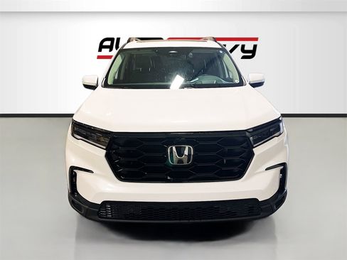 Used 2025 Honda Pilot Elite image 2