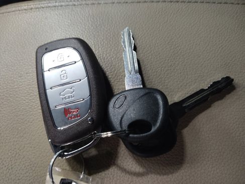 Used 2018 Hyundai Elantra Limited FWD image 32