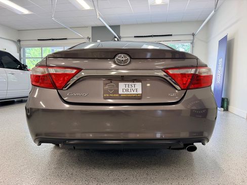 Used 2015 Toyota Camry SE FWD image 7