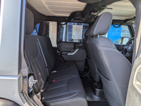 Used 2013 Jeep Wrangler Unlimited Rubicon w/ Connectivity Group AWD/4WD image 33