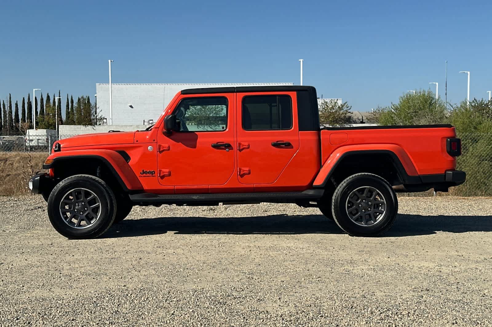 Used 2020 Jeep Gladiator Overland AWD/4WD image 6