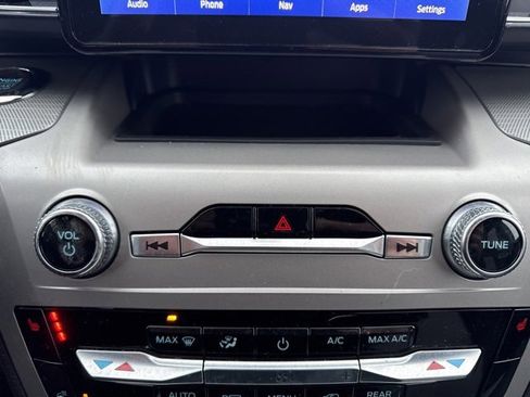 Used 2022 Ford Explorer XLT w/ Equipment Group 202A image 33