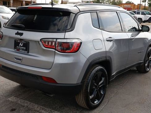 Used 2019 Jeep Compass Latitude FWD image 14