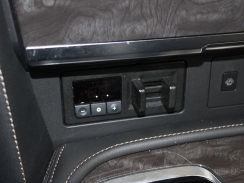 Used 2024 Nissan Armada Platinum w/ Captain's Chairs Package image 49