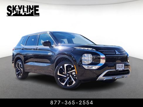 New 2025 Mitsubishi Outlander SE image 1
