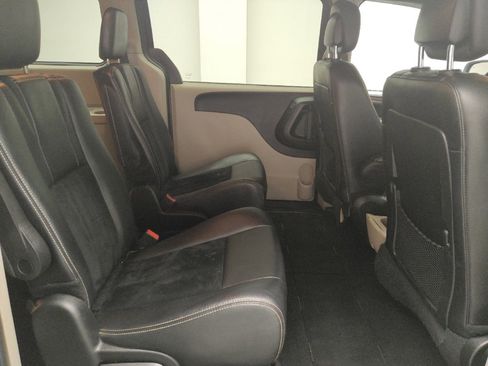 Used 2018 Dodge Grand Caravan SXT FWD image 19