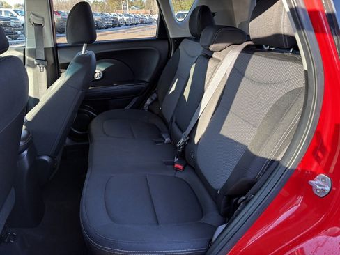 Used 2019 Kia Soul + image 12