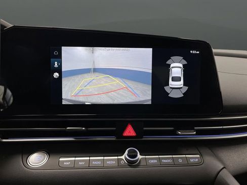 Used 2024 Hyundai Elantra Limited image 11