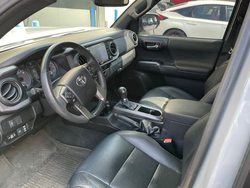 Used 2021 Toyota Tacoma TRD Off-Road w/ TRD Premium Off Road Package AWD/4WD image 9