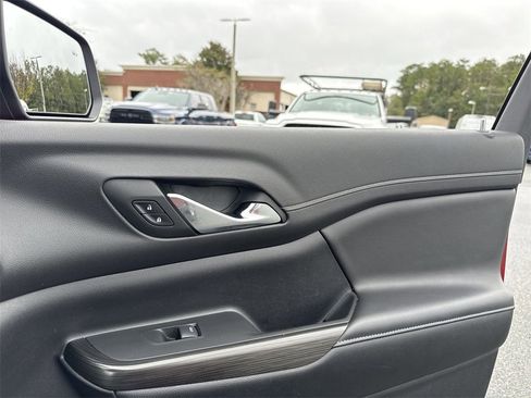 Used 2023 GMC Acadia SLT image 26