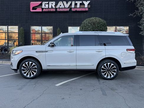 Used 2022 Lincoln Navigator Reserve image 9