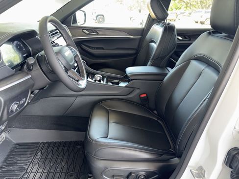 New 2025 Jeep Grand Cherokee L Limited w/ Black Appearance Package image 11