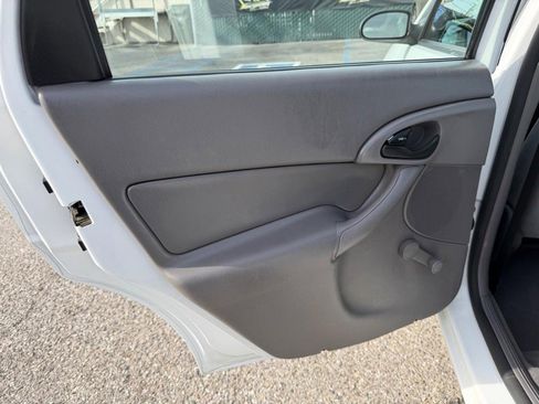 Used 2003 Ford Focus LX image 34