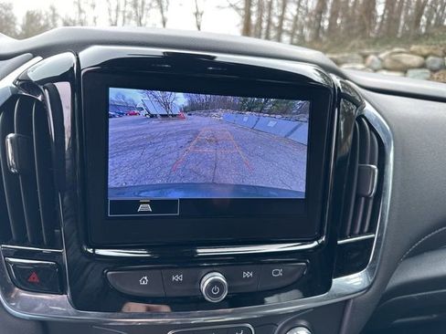 Used 2023 Chevrolet Traverse LT image 21