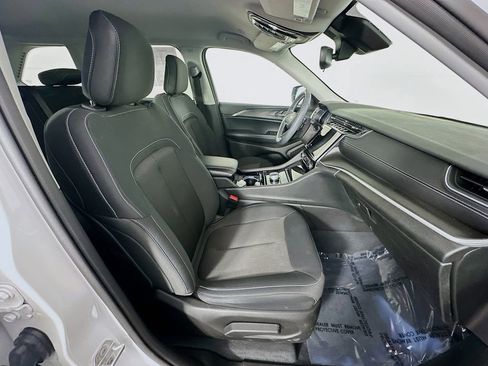 Certified 2023 Jeep Grand Cherokee Laredo w/ Luxury Tech Group I image 37