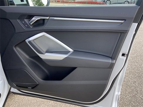 Certified 2025 Audi Q3 2.0T Premium Plus w/ Premium Plus Package image 27