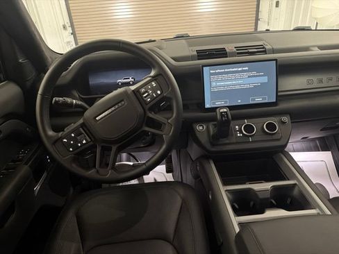 Used 2025 Land Rover Defender 110 V8 AWD/4WD image 17