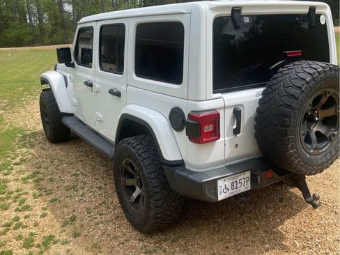 Used 2018 Jeep Wrangler Unlimited Sahara image 5