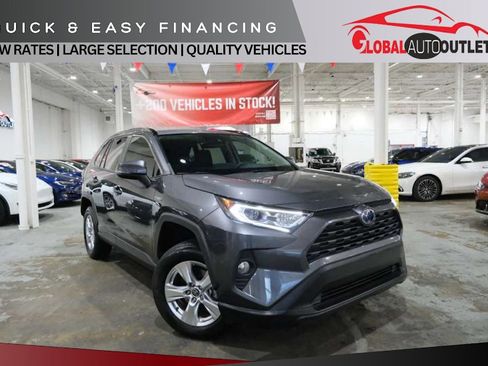 Used 2021 Toyota RAV4 XLE w/ Convenience Package image 1