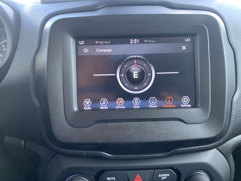 Used 2020 Jeep Renegade Latitude FWD image 24