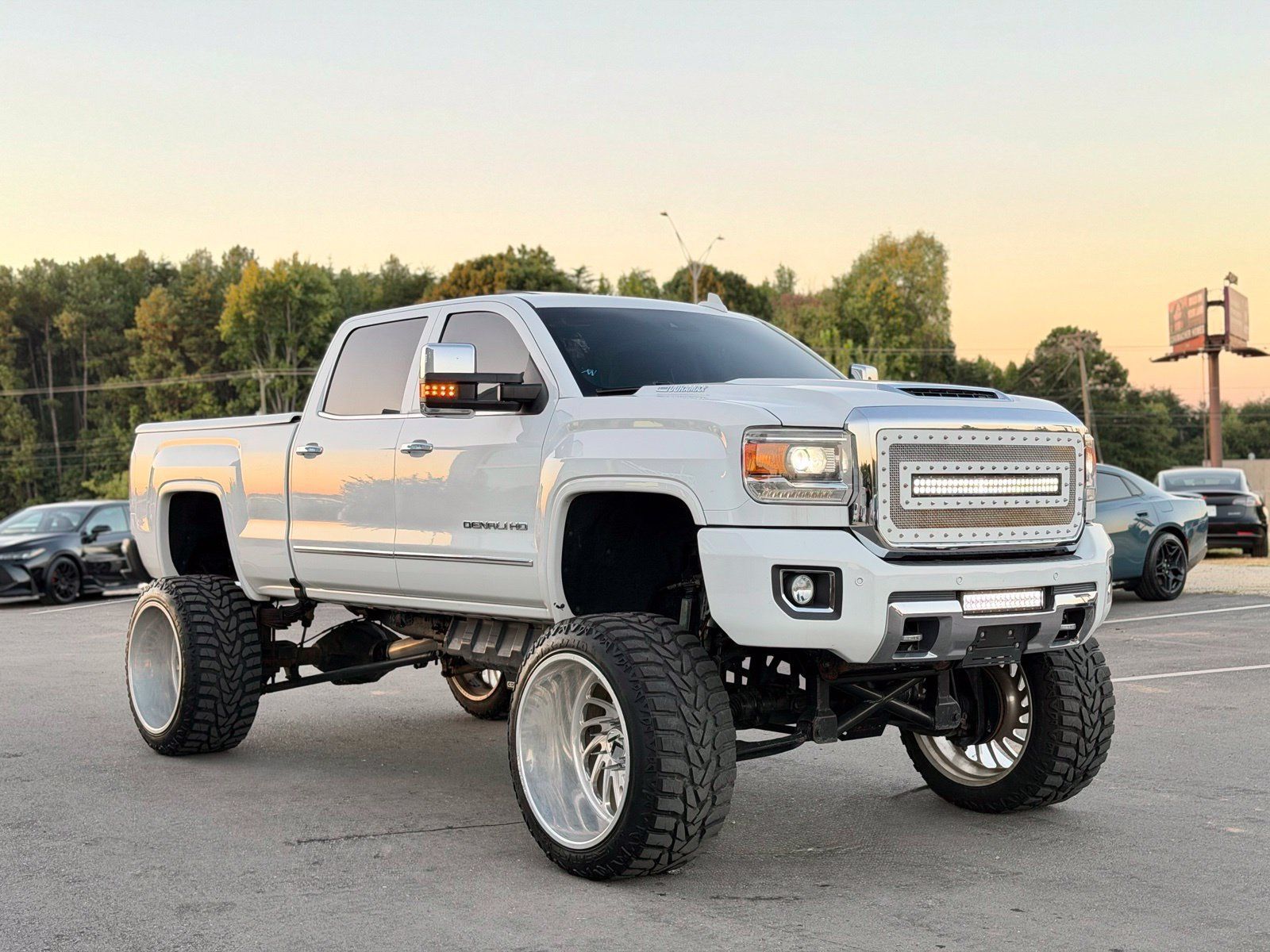 Used 2017 GMC Sierra 2500 Denali w/ Duramax Plus Package AWD/4WD image 5