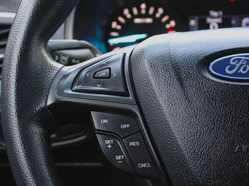 Used 2020 Ford Edge SE image 23