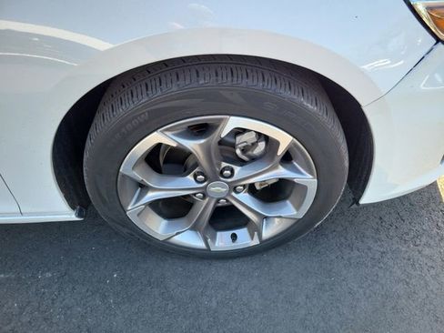 Used 2021 Chevrolet Malibu LT FWD image 6