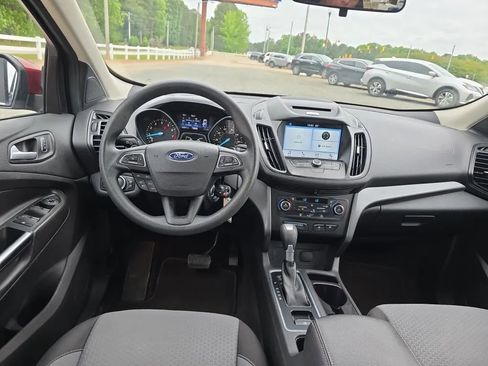 Used 2017 Ford Escape SE w/ Equipment Group 201A FWD image 14