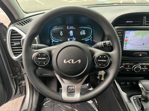 Used 2025 Kia Soul LX w/ LX Technology Package FWD image 31