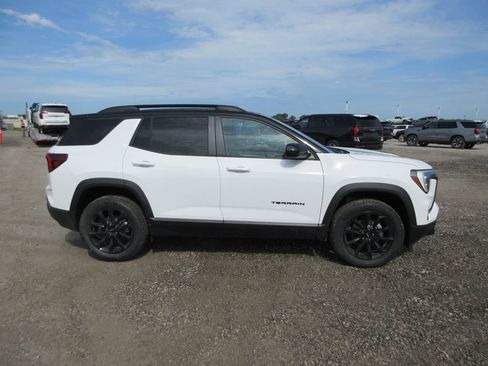 New 2027 GMC Terrain Elevation w/ Elevation Premium Package FWD image 3